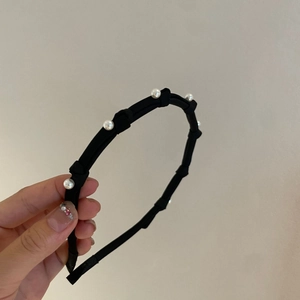 Eleganter schwarzer Stoff-Haarreif mit weißen Perlen für modische Haar-Accessoires