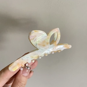 Pince à cheveux papillon élégante en acétate avec motif marbré coloré pour coiffure