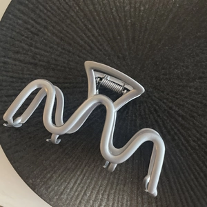 Elegante pinza per capelli in metallo argento con design a stella per acconciature
