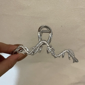 Elegant silver alloy shark clip hair claw with heart crystal and dangling metal chains