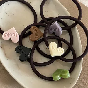 Dolci Elastici per Capelli a Forma di Cuore Con Lettera Lucky per Donna Stile Coreano in Acrilico Alta Elasticità