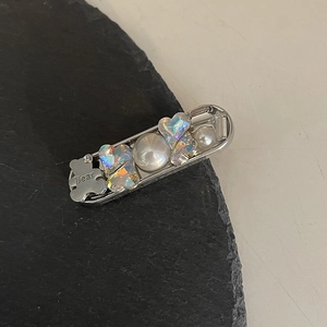 Exquisite bear gemstone hair clip with pearls and zircon on a silver metal base