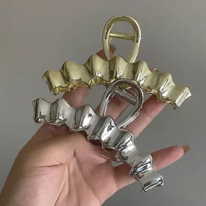 Minimalist Metal Wavy Hair Claw Clip For Women High End Sense Geometric Alloy Shark Hair Clip Gold Silver Hair Accessories