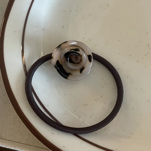 Detail of tortoise shell acetate rose flower hair tie with high elastic band