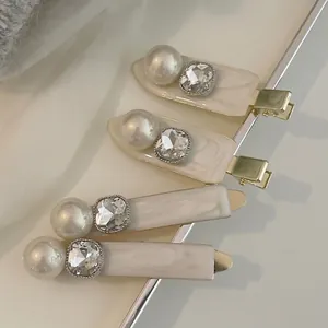 Set di 4 eleganti fermagli dorati con resina color crema, perle e strass luccicanti