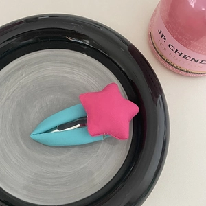 Pince à cheveux étoile mignonne en tissu rose avec clip en métal bleu pour filles