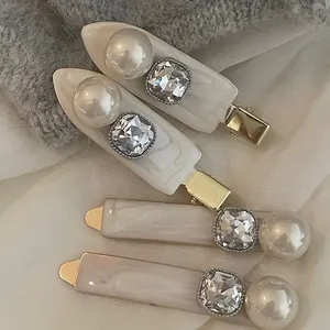 Eleganti Fermagli per Capelli in Lega Dorata per Donna Con Perla Artificiale e Strass Fermagli a Becco d'Anatra in Resina