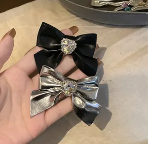 Molletta per Capelli con Fiocco in Strass a Cuore Clip a Becco d'Anatra in Pelle PU Elegante Fermaglio per Capelli Donna