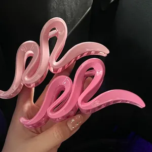 Pince à Cheveux Large à Vagues Roses Minimaliste Géométrique Shark Clip Épinglette à Cheveux Irrégulière Élégante Pour Femmes