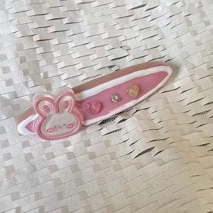 Y2K aesthetic pink bunny hair clip with glitter resin heart and rhinestone detail