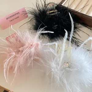 Élégante Pince à Cheveux en Plumes d'Autruche Avec Décoration en Strass Étincelants Pince Requin Faite à la Main Accessoires Cheveux Femme