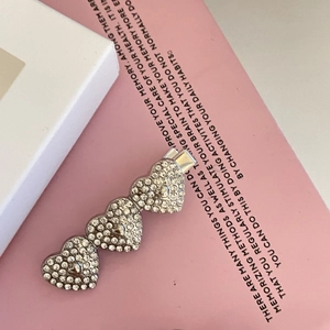 Fermaglio per capelli Y2K argento con strass luccicanti e design a cuori