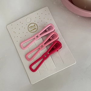 Trois barrettes étoile rose mat sur carte, pinces à cheveux chic pour filles
