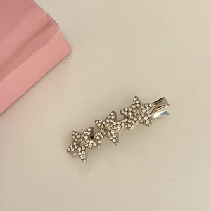 Fermaglio per capelli stella Y2K con strass scintillanti e becco d'anatra argentato