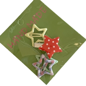 Lot de 3 barrettes étoiles avec motifs à pois et carreaux sur carte verte