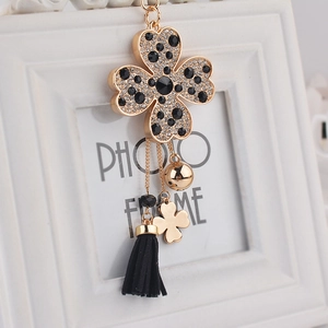 Porte-clés trèfle à quatre feuilles avec strass et pompon en velours noir élégant