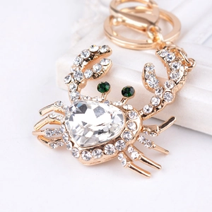 Charming crystal crab keychain with heart-shaped diamond and gold-plated lobster clasp