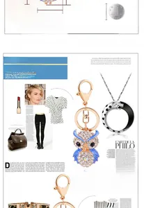 Set moda con portachiavi a civetta scintillante, gioielli leopardati e accessori borsa