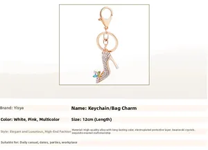 Détail d'un porte-clés escarpin avec strass blancs et fleur en émail coloré