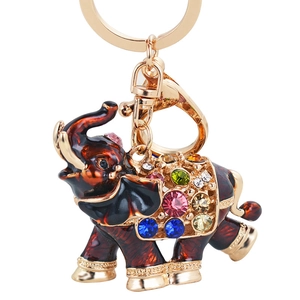 Porte-clés éléphant avec émail marbré et strass colorés sur une structure dorée