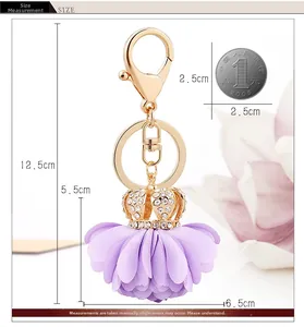 Detailed view of crown flower keychain with dimensions showing the 12.5cm total length