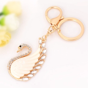 Eleganter Schwanen-Schlüsselanhänger aus Goldlegierung mit Emaille und Strasssteinen