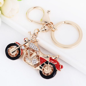 Porte-clés moto créatif avec émail rouge et strass brillants sur une base en métal doré