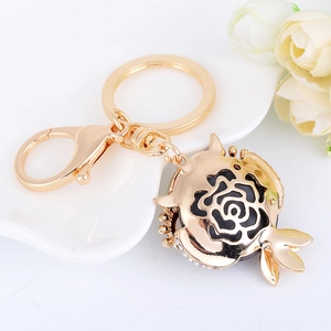 Kreativer Eulen-Katzenohr-Schlüsselanhänger mit schwarzer Rose und Strass auf Goldlegierung
