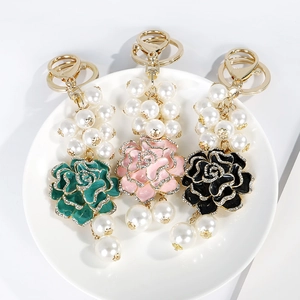 Porte-Clés Élégant Fleur de Camélia Künstliche Perle Strass Émail Alliage Charme de Sac pour Femme Bijoux de Mode Cadeau