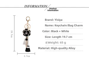 Détails des dimensions du porte-clés camélia avec perles et pompon 19,7cm x 4,7cm