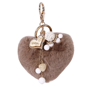 Porte-clés cœur en peluche avec pendentif en bois et anneaux dorés pour sacs