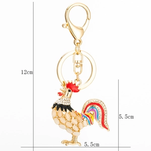 Dimensions d'un porte-clés coq doré orné de cristaux brillants et d'émail multicolore