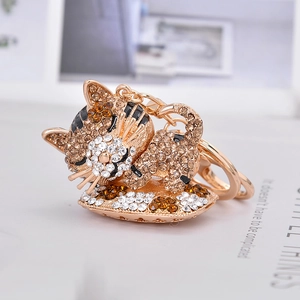 Porte-clés chat endormi exquis avec strass marron étincelants et anneau doré brillant