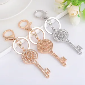 Porte-clés Élégant en Forme de Clé avec Fleur en Strass Alliage de Zinc Anneau de Clé Charme de Sac pour Femme Cadeau d'Anniversaire