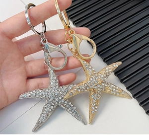 Porte-clés étoile de mer plaqué or et argent serti de strass brillants et élégants