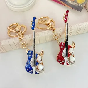 Porte-clés Guitare en Émail Créatif en Métal Instrument de Musique Avec Strass Fausse Künstliche Perle Pendentif pour Sac Voiture Cadeau