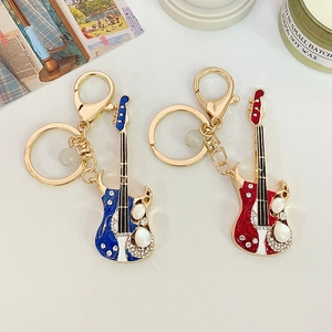 Porte-clés créatifs en forme de guitare avec émail coloré et strass brillants