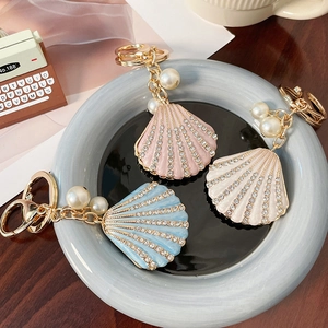 Sparkling shell keychain with rhinestones and pearls in pink, blue and cream white colors