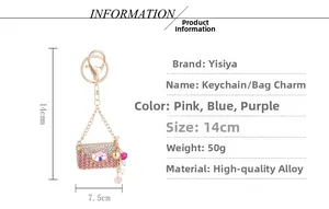 Détail du porte-clés sac à main en strass rose avec dimensions 14cm hauteur et 7,5cm largeur