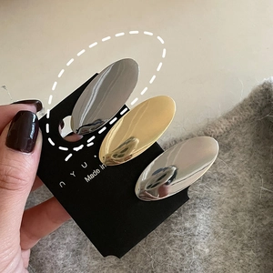 Three-piece set of minimalist oval metal hair clips in gold and silver finish