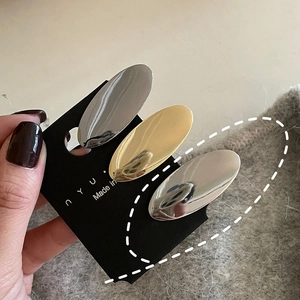 Three-piece set of oval metal hair clips in gold and silver with mirror finish
