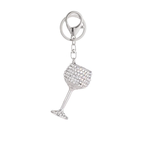 Porte-clés élégant en forme de verre à vin avec strass étincelants et anneau métallique