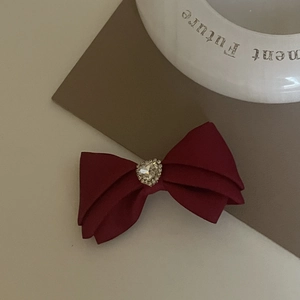 Barrette à cheveux luxe en tissu bordeaux avec cœur en cristal scintillant pour femme