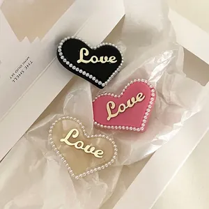 Zoete Hartvormige Haarspeld Met Faux Kunstparel En Love Letter Decoratie Elegante Legering Eendenbek Clip Voor Vrouwen Sieraden
