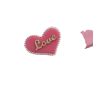 Roze hart haarclip met witte parels en gouden Love letters voor dames accessoires