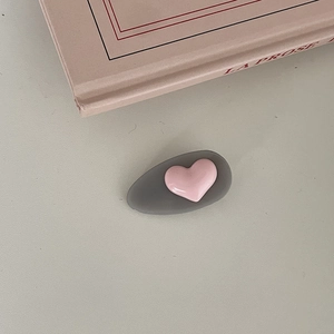 Cute cream-colored heart-shaped hair clips in pink and grey for a sweet hair accessory look