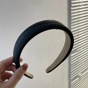Minimalist black padded PU leather headband with sponge volume and non-slip inner lining