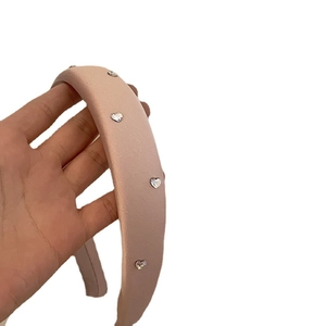 Cerchietto imbottito rosa chic con decorazioni di cristallo a cuore per donne