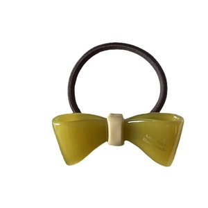 Chouchou noeud en acétate vert olive avec accent crème et élastique marron