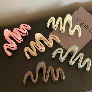 Vintage Matte Alloy Wave Shark Clip Large Frosted Hair Claw Geometric Nonslip Hairpin For Women Daily Styling Hair Accessories